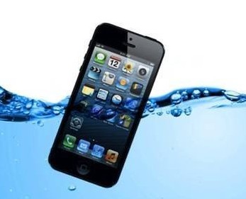 科技实时动态：假如苹果手机iPhone掉水里怎么办