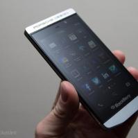 TheVerge发布了一张声称正在开发中的BlackBerry10设备的图像