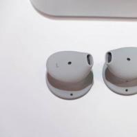 微软真正的无线SurfaceEarbuds旨在采用AirPods