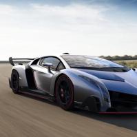 Veneno敞篷跑车使用Aventador衍生的750bhp 6.5升V12发动机